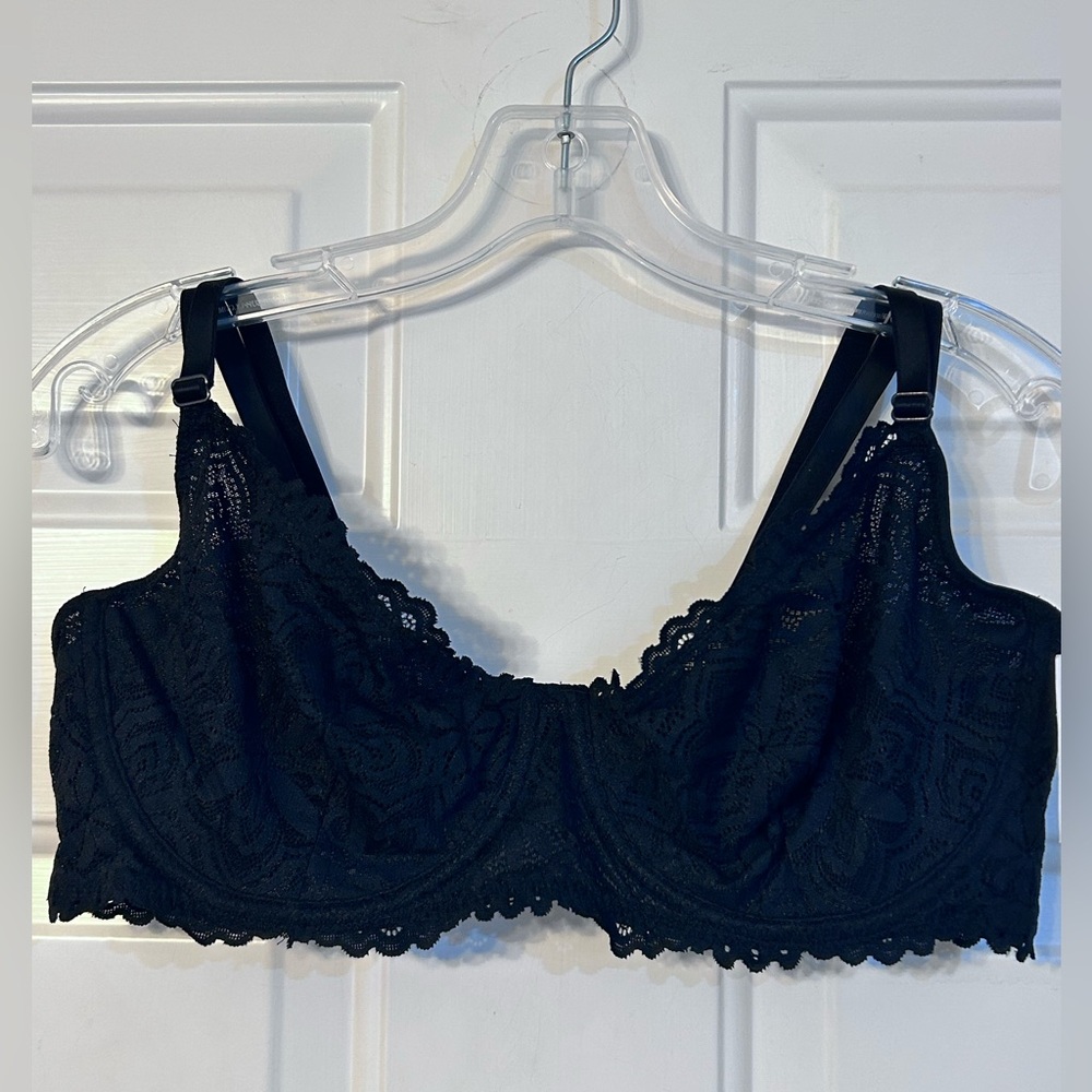 Old Navy black lace bra, size 40C